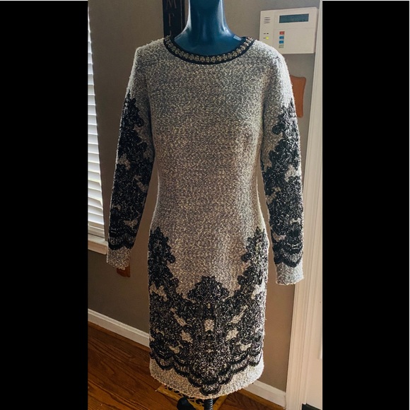 Gorgeous embroidery detailed dress with lining - Picture 1 of 8